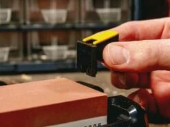 Helle Outdoormesser Utvaer, Stahl Sandvik 12C27, Rostfrei, Maserbirke-/Vulkanfiber-Griff, Schlagdorn, Lederscheide 16 Helle Outdoormesser Utvaer, Stahl Sandvik 12C27, Rostfrei, Maserbirke-/Vulkanfiber-Griff, Schlagdorn, Lederscheide -Morakniv Shop 09dx162 4